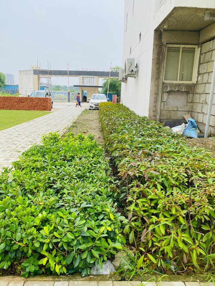 Garden, vrindavan yojna 2.5 Bedroom 1330 Sq.Ft. Apartment In Vrindavan Yojna Lucknow 9163828