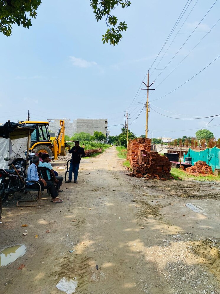  Parking, vrindavan yojna 2.5 Bedroom 1330 Sq.Ft. Apartment In Vrindavan Yojna Lucknow 9163828