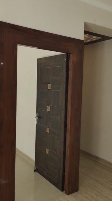 Furnished Amenities in 3 BHK Apartment at Amrapali Golf Homes, Sector 4 Greater Noida – for Rent