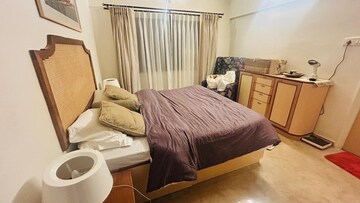 Bedroom in 2 BHK Apartment at Andheri West – for Rent