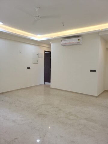 Room in 4 BHK Apartment at Radius Residency and Anand Bhuvan, Santacruz West – for Rent