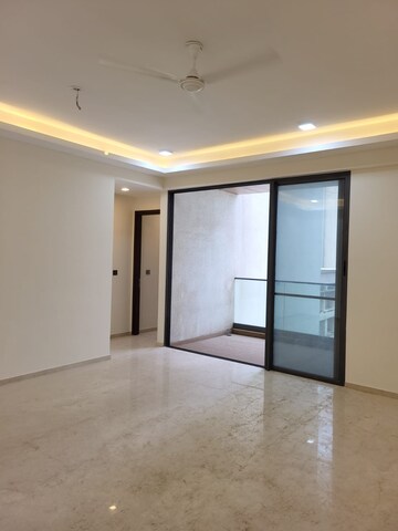 Room in 4 BHK Apartment at Radius Residency and Anand Bhuvan, Santacruz West – for Rent