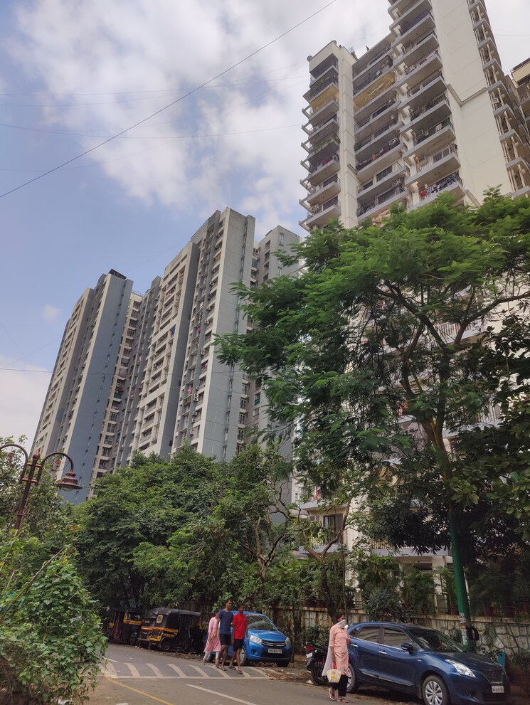 Exterior View, clover-everest-world-chs-ltd 2.5 Bedroom 1000 Sq.Ft. Apartment In Kolshet Road Thane 9163852