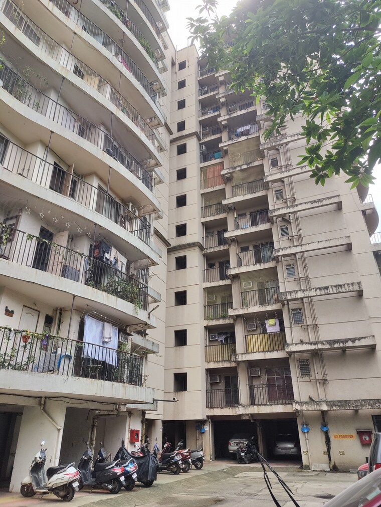 Exterior View, clover-everest-world-chs-ltd 2.5 Bedroom 1000 Sq.Ft. Apartment In Kolshet Road Thane 9163852