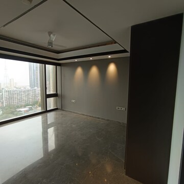 Room in 4 BHK Apartment at Lodha Trump Tower, Kamala Mill – for Rent