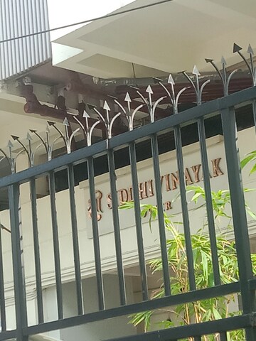Team Area in 4 BHK Apartment at Maha Siddhi Vinayak CHS, Borivali West – for Rent