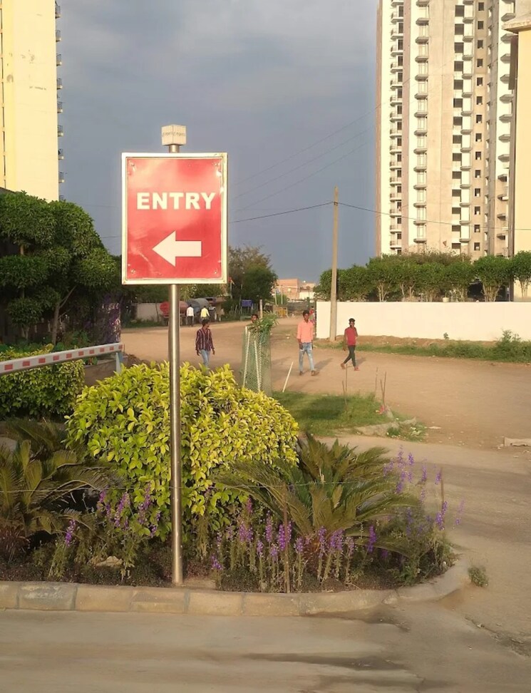 Garden, imperia-esfera 2.5 Bedroom 1578 Sq.Ft. Apartment In Sector 37c Gurgaon 9163911