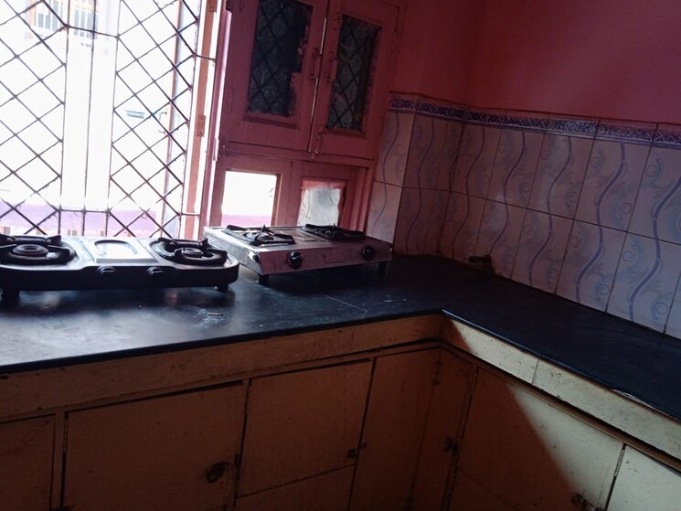 Kitchen, gopal nagar 6+ Bedroom 150 Sq.Yd. Independent House In Gopal Nagar Gurgaon 9163934