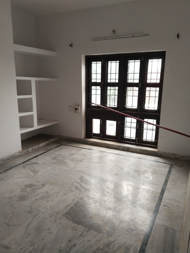 Room, gomti nagar 2.5 Bedroom 2200 Sq.Ft. Builder Floor In Gomti Nagar Lucknow 9164007