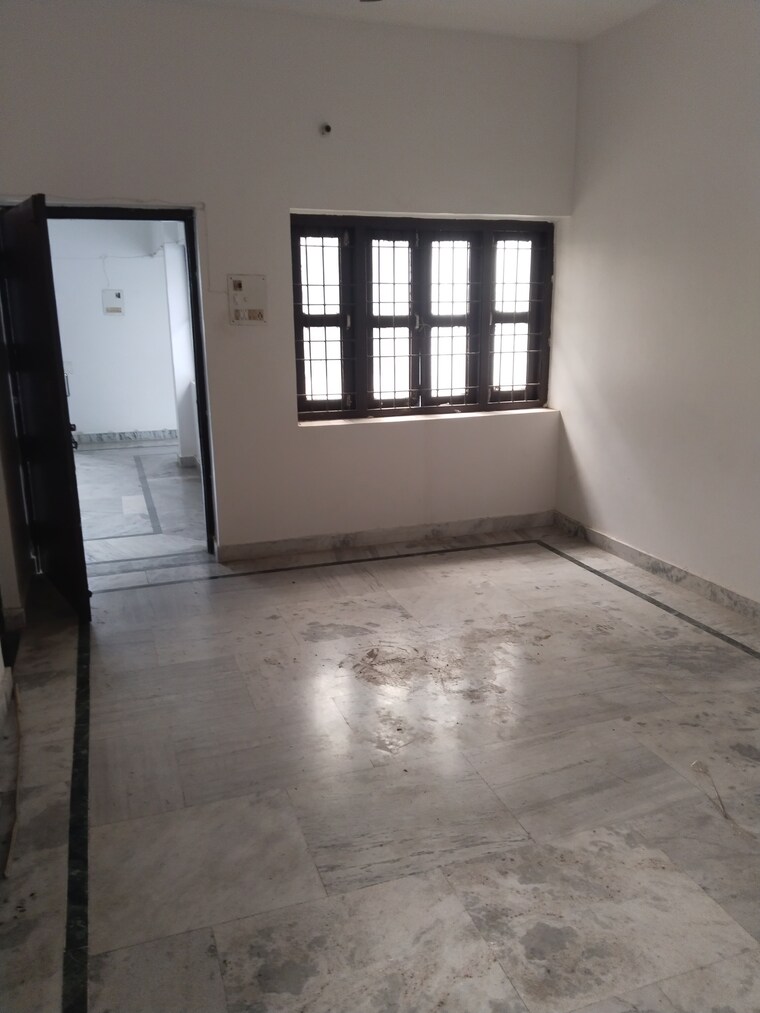 Room, gomti nagar 2.5 Bedroom 2200 Sq.Ft. Builder Floor In Gomti Nagar Lucknow 9164007