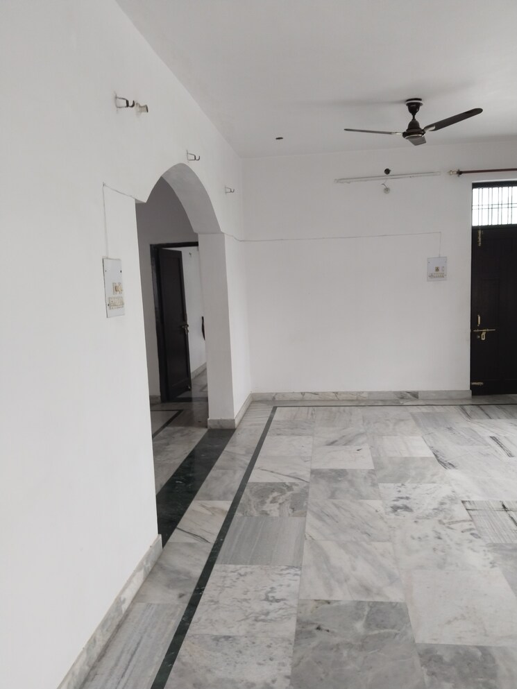 undefined, gomti nagar 2.5 Bedroom 2200 Sq.Ft. Builder Floor In Gomti Nagar Lucknow 9164007