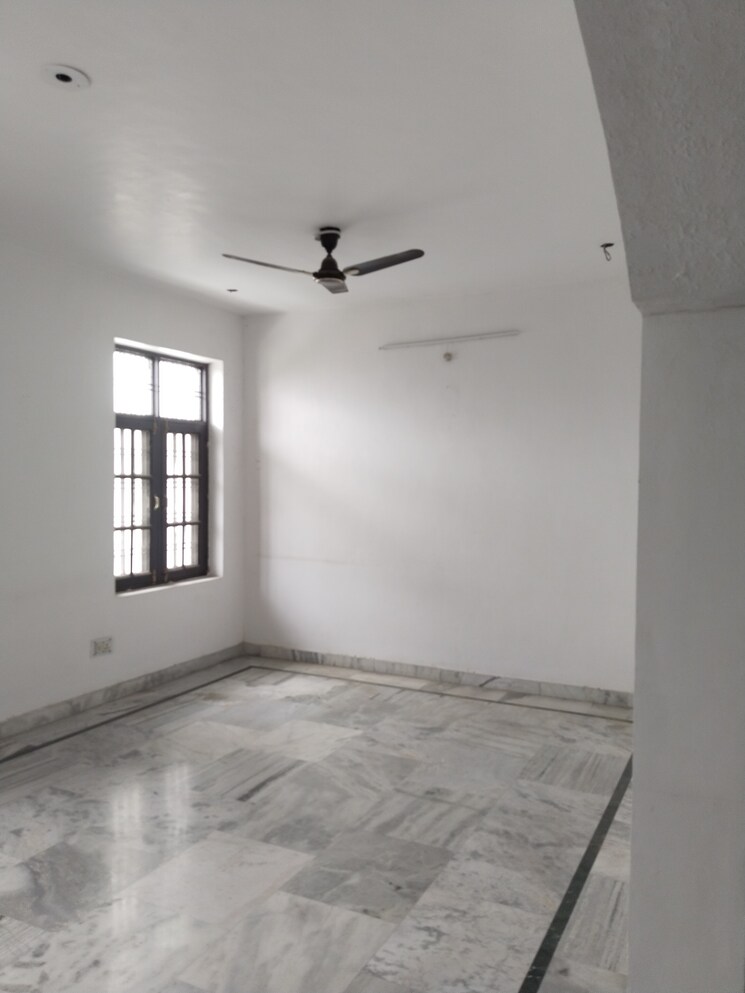 Room, gomti nagar 2.5 Bedroom 2200 Sq.Ft. Builder Floor In Gomti Nagar Lucknow 9164007