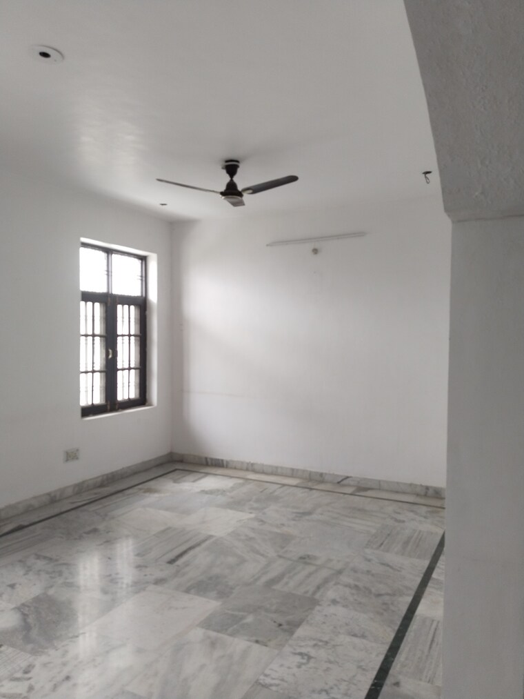 Room, gomti nagar 2.5 Bedroom 2200 Sq.Ft. Builder Floor In Gomti Nagar Lucknow 9164007