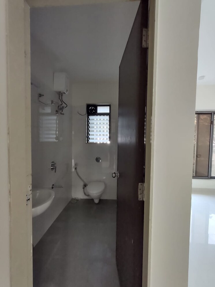Bathroom, k-l-lotus-niwas-satya-niwas 2 Bedroom 680 Sq.Ft. Apartment In Malad West Mumbai 9164012