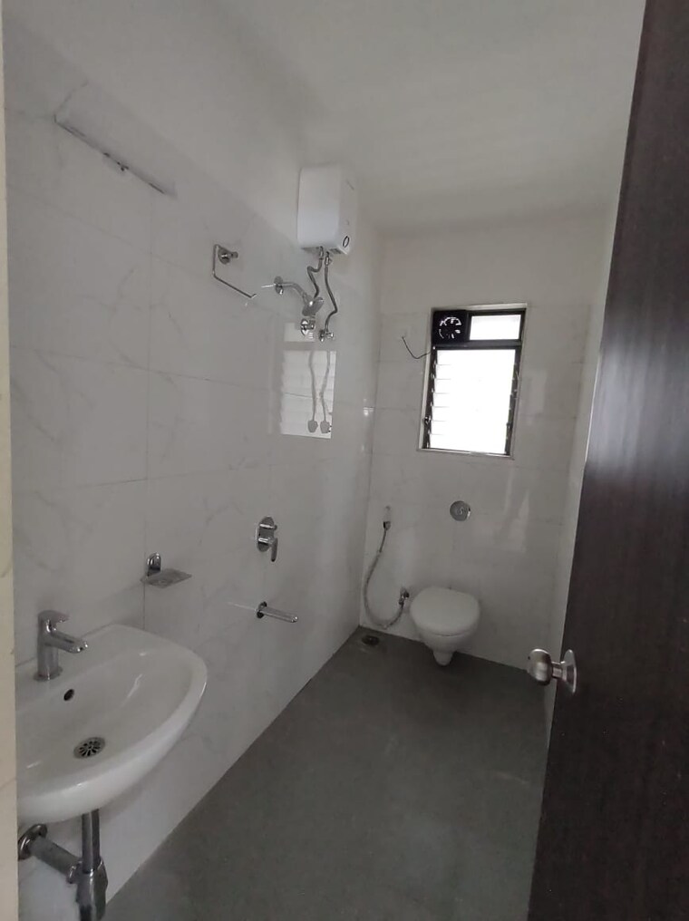 Bathroom, k-l-lotus-niwas-satya-niwas 2 Bedroom 680 Sq.Ft. Apartment In Malad West Mumbai 9164012