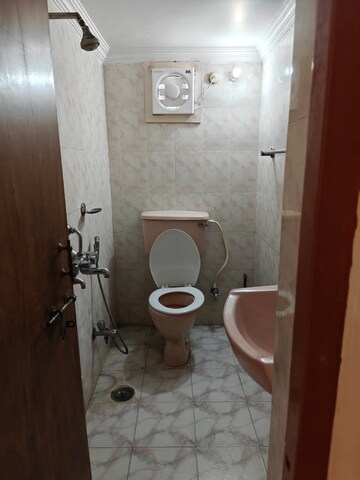 Bathroom in 1 RK Builder Floor at Gomti Nagar – for Rent