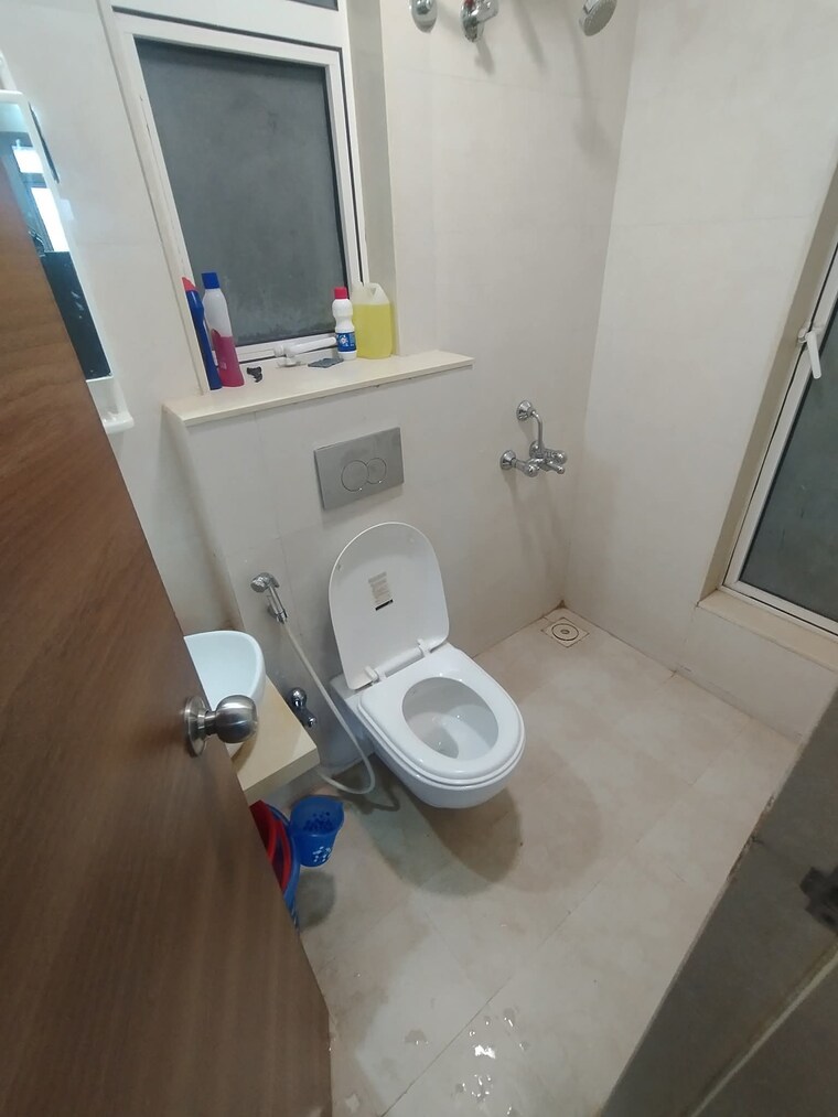 Bathroom, andheri west 2 Bedroom 750 Sq.Ft. Apartment In Andheri West Mumbai 9164015