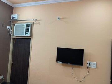 Furnished Amenities in 1.5 BHK Builder Floor at Gomti Nagar – for Rent