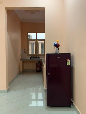 Kitchen in 1.5 BHK Builder Floor at Gomti Nagar – for Rent
