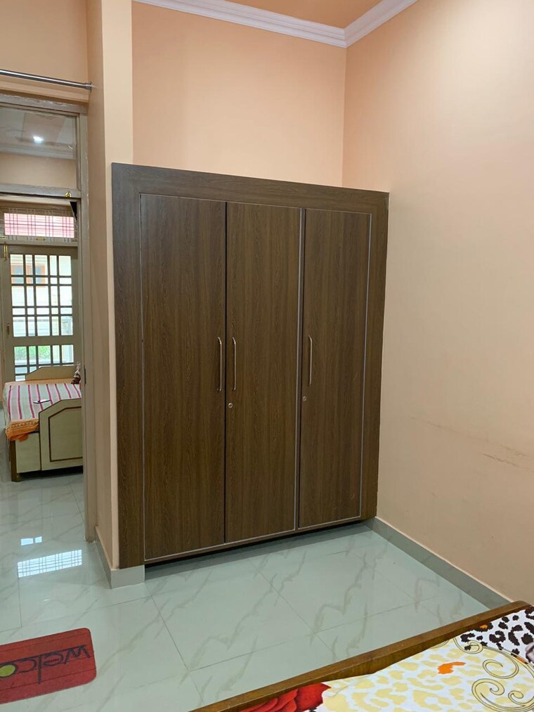 Room, gomti nagar 1.5 Bedroom 900 Sq.Ft. Builder Floor In Gomti Nagar Lucknow 9164017