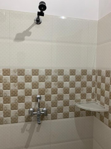 Bathroom in 1.5 BHK Builder Floor at Gomti Nagar – for Rent