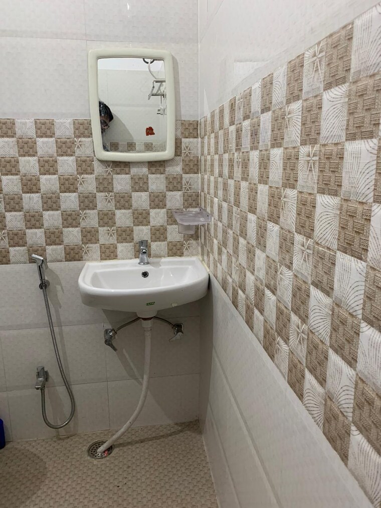 Bathroom, gomti nagar 1.5 Bedroom 900 Sq.Ft. Builder Floor In Gomti Nagar Lucknow 9164017