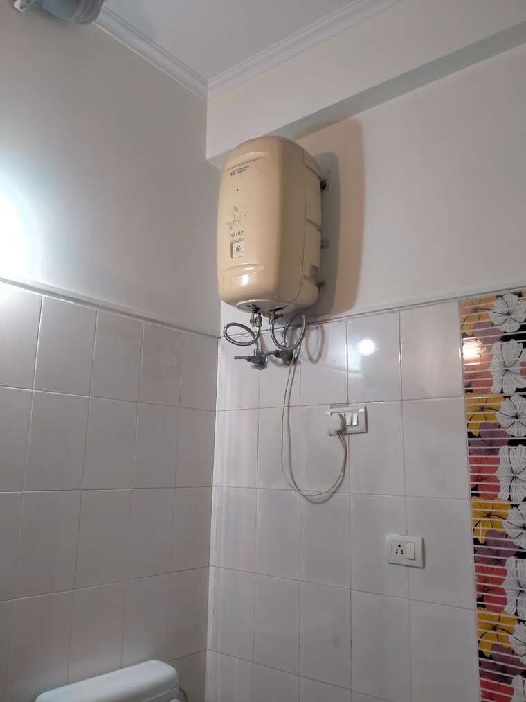 Bathroom, gomti nagar 1 RK 600 Sq.Ft. Builder Floor In Gomti Nagar Lucknow 9164021