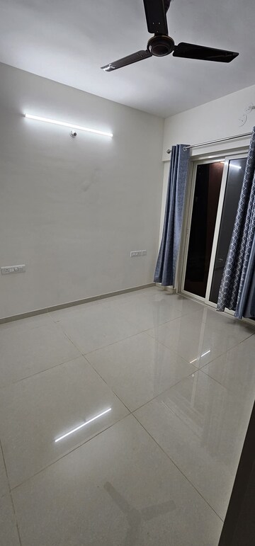 Furnished Amenities in 2 BHK Apartment at Andheri West – for Rent