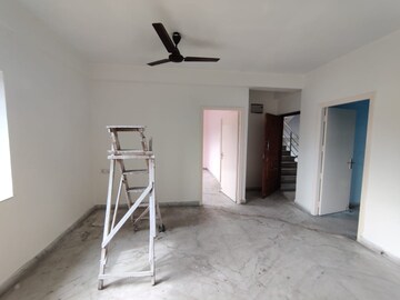 Room in 3 BHK Apartment at New Alipore – for Rent