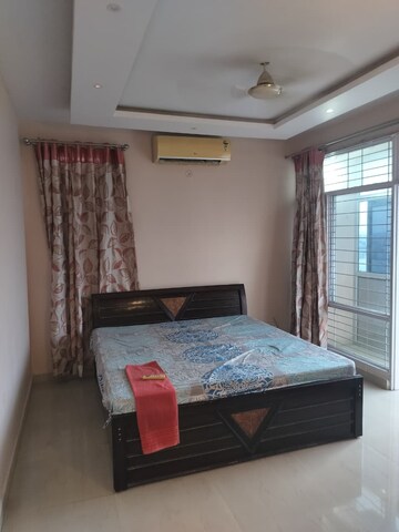 Bedroom in 3 BHK Builder Floor at Gomti Nagar – for Rent
