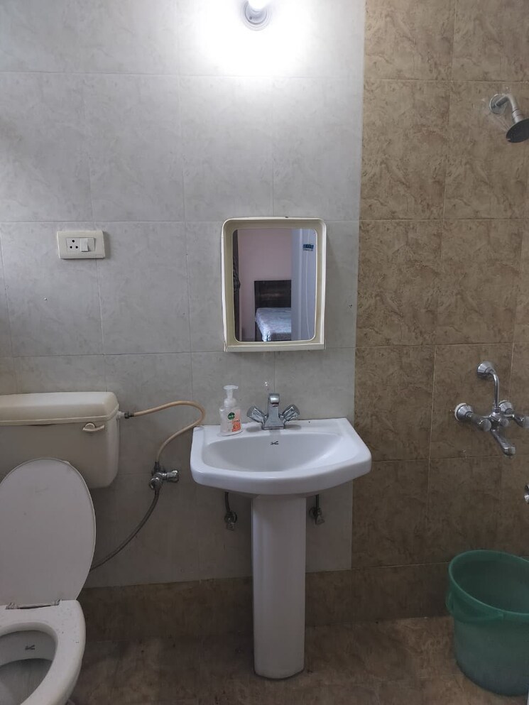 Bathroom, gomti nagar 3 Bedroom 2500 Sq.Ft. Builder Floor In Gomti Nagar Lucknow 9164035