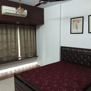Bedroom in 2 BHK Apartment at Andheri West – for Rent