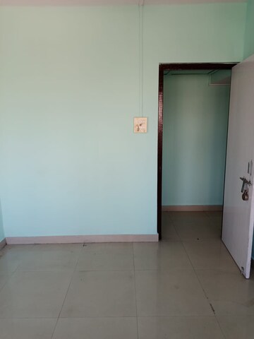 Room in 1 BHK Apartment at Mahalaxmi CHS Worli, Worli – for Rent
