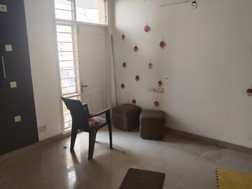 Room in 4 BHK Apartment at Sector 21c – for Rent