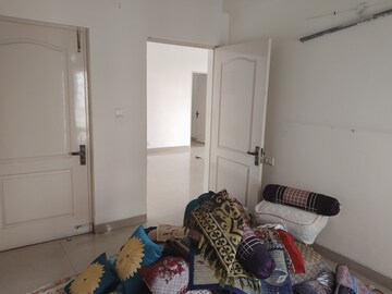 Room in 4 BHK Apartment at Sector 21c – for Rent