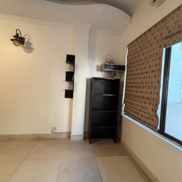 Room in 2 BHK Builder Floor at Saket – for Rent