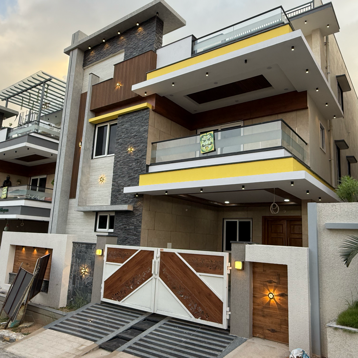 5 BHK + Pooja Room 240 Sq.Yd. Villa in Maithri Enclave