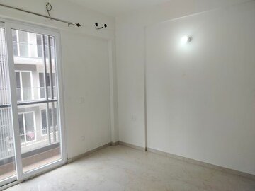 Room in 3.5 BHK Builder Floor at Smart World Gems, Sector 89 – for Rent