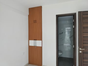 Room in 3.5 BHK Builder Floor at Smart World Gems, Sector 89 – for Rent