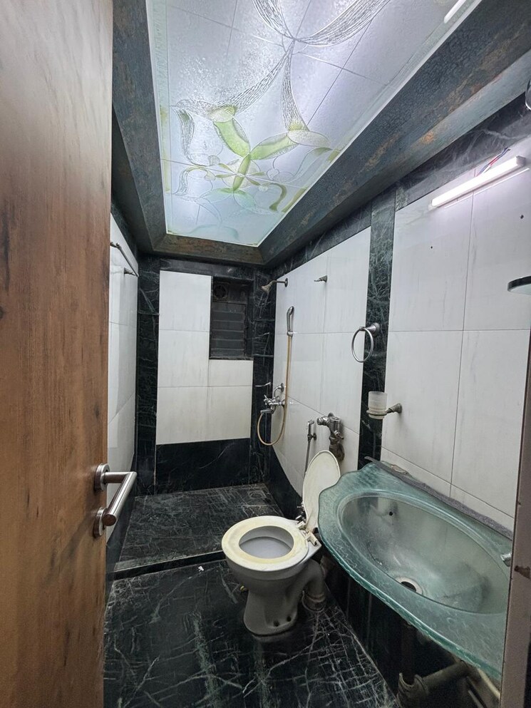 Bathroom, chembur Pg For Girls In Chembur 9164268