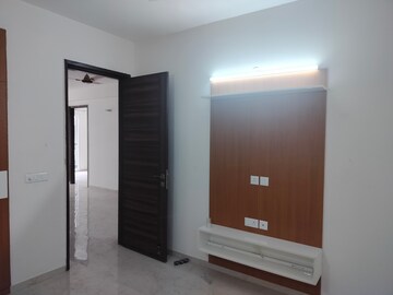 Room in 3.5 BHK Builder Floor at Smart World Gems, Sector 89 – for Rent