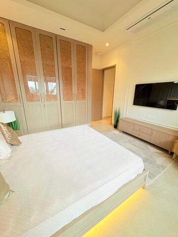Bedroom in 5 BHK Apartment at Indiabulls Sky Forest, Lower Parel – for Rent