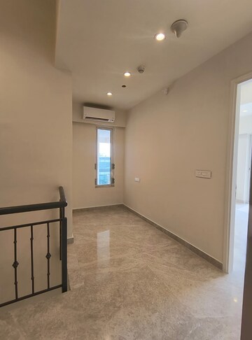 Room in 3 BHK Apartment at Indiabulls Sky Forest, Lower Parel – for Rent