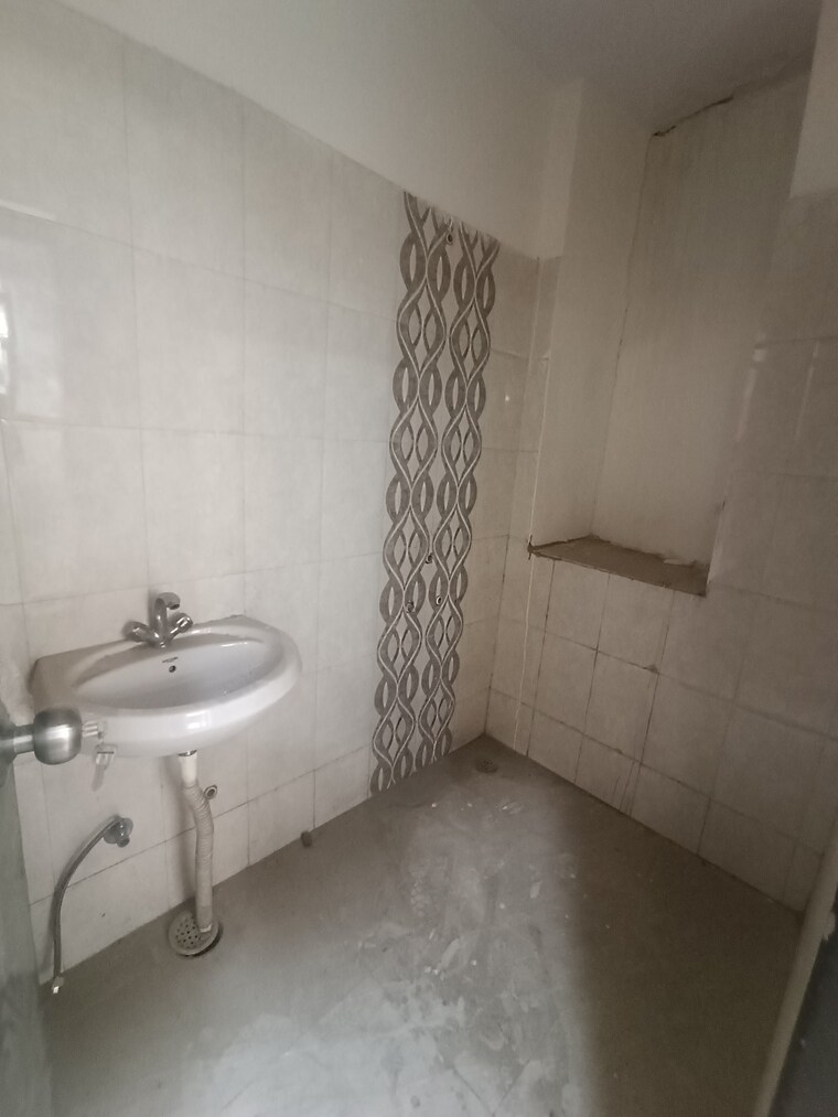 Bathroom, govindpuri 2.5 Bedroom 80 Sq.Yd. Builder Floor In Govindpuri Delhi 9164350