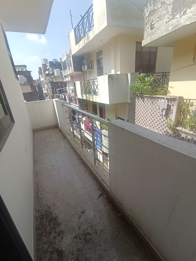 Balcony, govindpuri 2.5 Bedroom 80 Sq.Yd. Builder Floor In Govindpuri Delhi 9164350