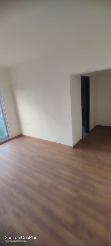 Master Bedroom in 3.5 BHK Apartment at Goregaon West – for Sale