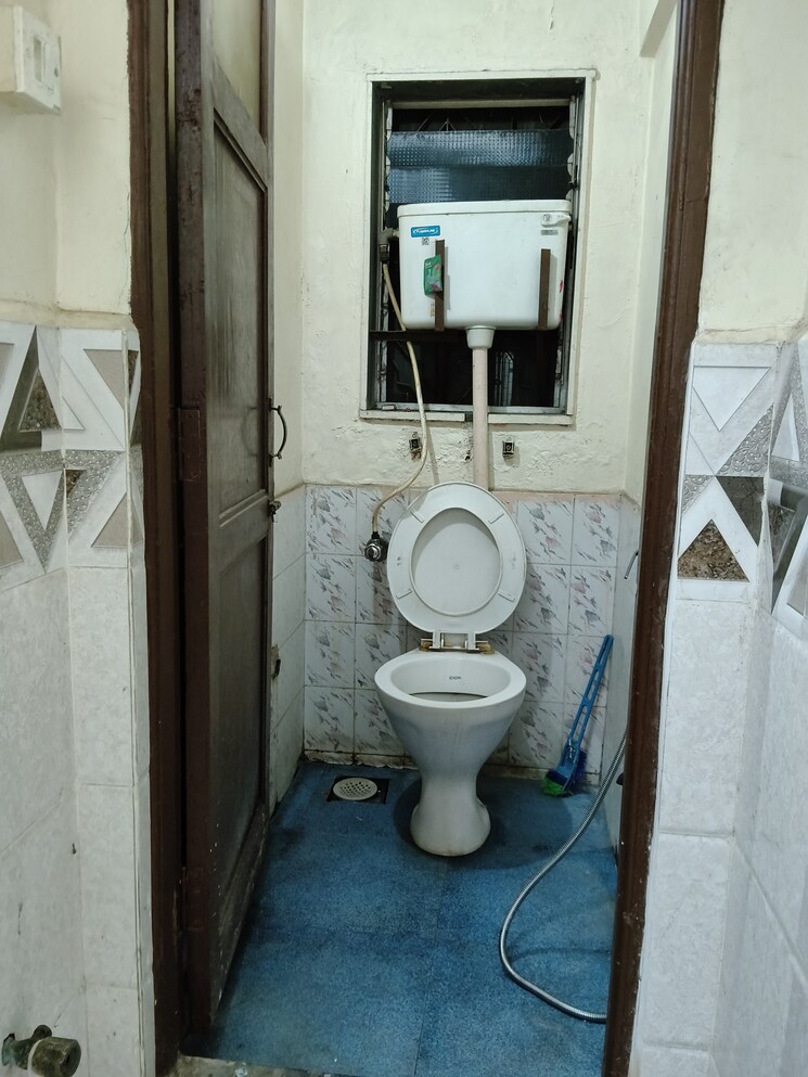 Bathroom, krishna-galaxy-santacruz 1 Bedroom 500 Sq.Ft. Apartment In Santacruz East Mumbai 9164399
