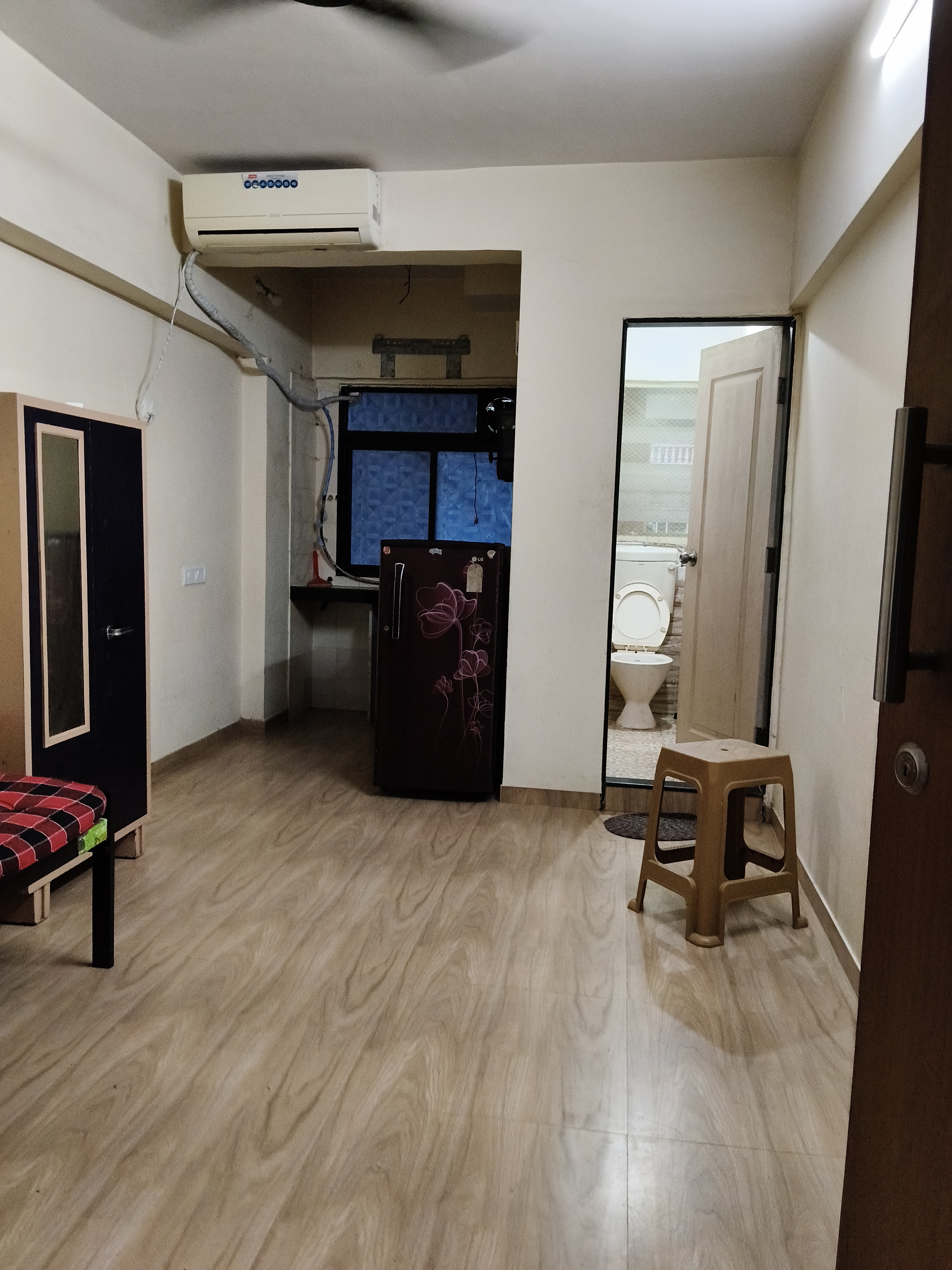 1 RkApartment For Rent in Bhoomi Tower Santacruz East