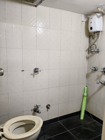 Master Bedroom in 2 BHK Apartment at Sundeep CHS, Santacruz East – for Rent