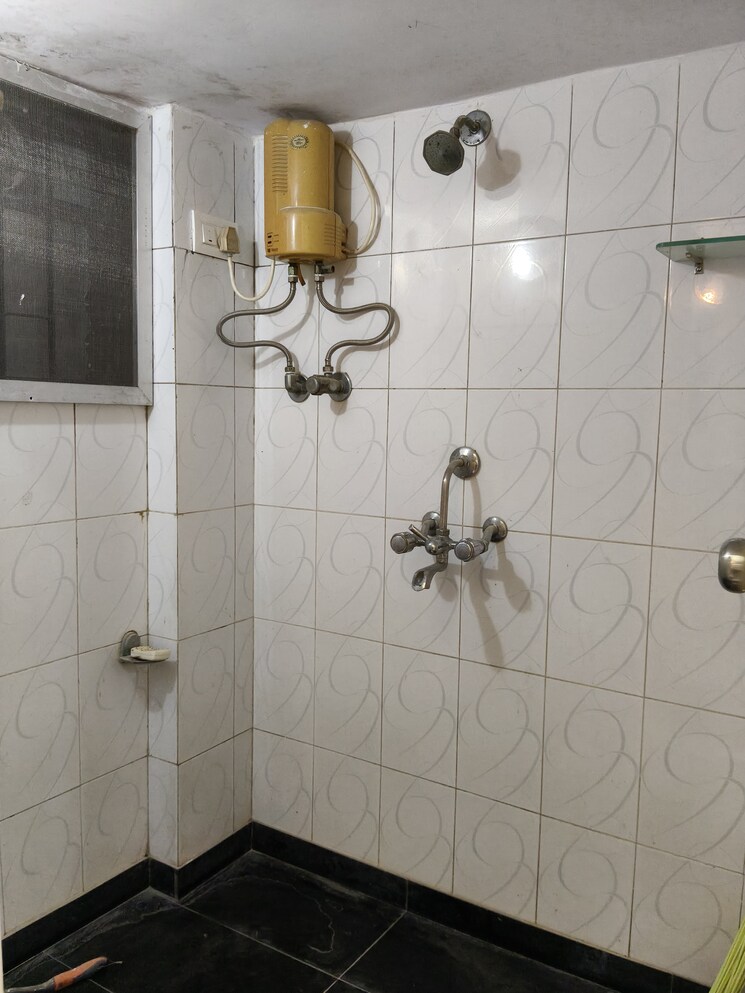 Bathroom, sundeep-chs 2 Bedroom 900 Sq.Ft. Apartment In Santacruz East Mumbai 9164407
